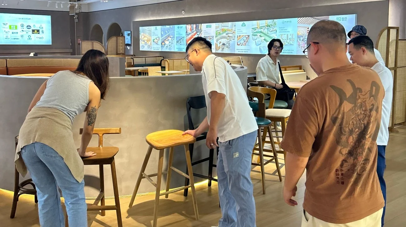 On-site evaluation of restaurant furniture