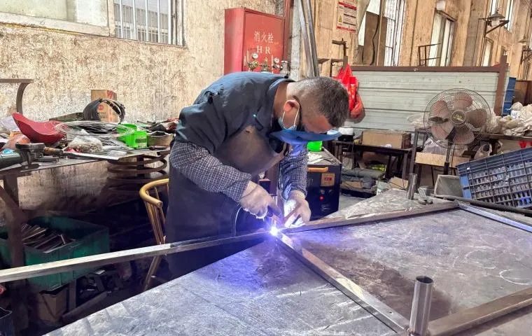 restaurant furniture manufacturing