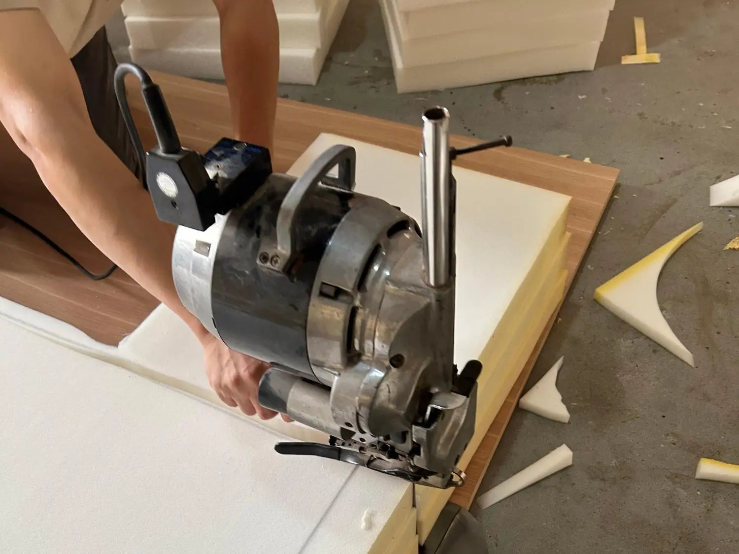 foam cutting restaurant furniture production