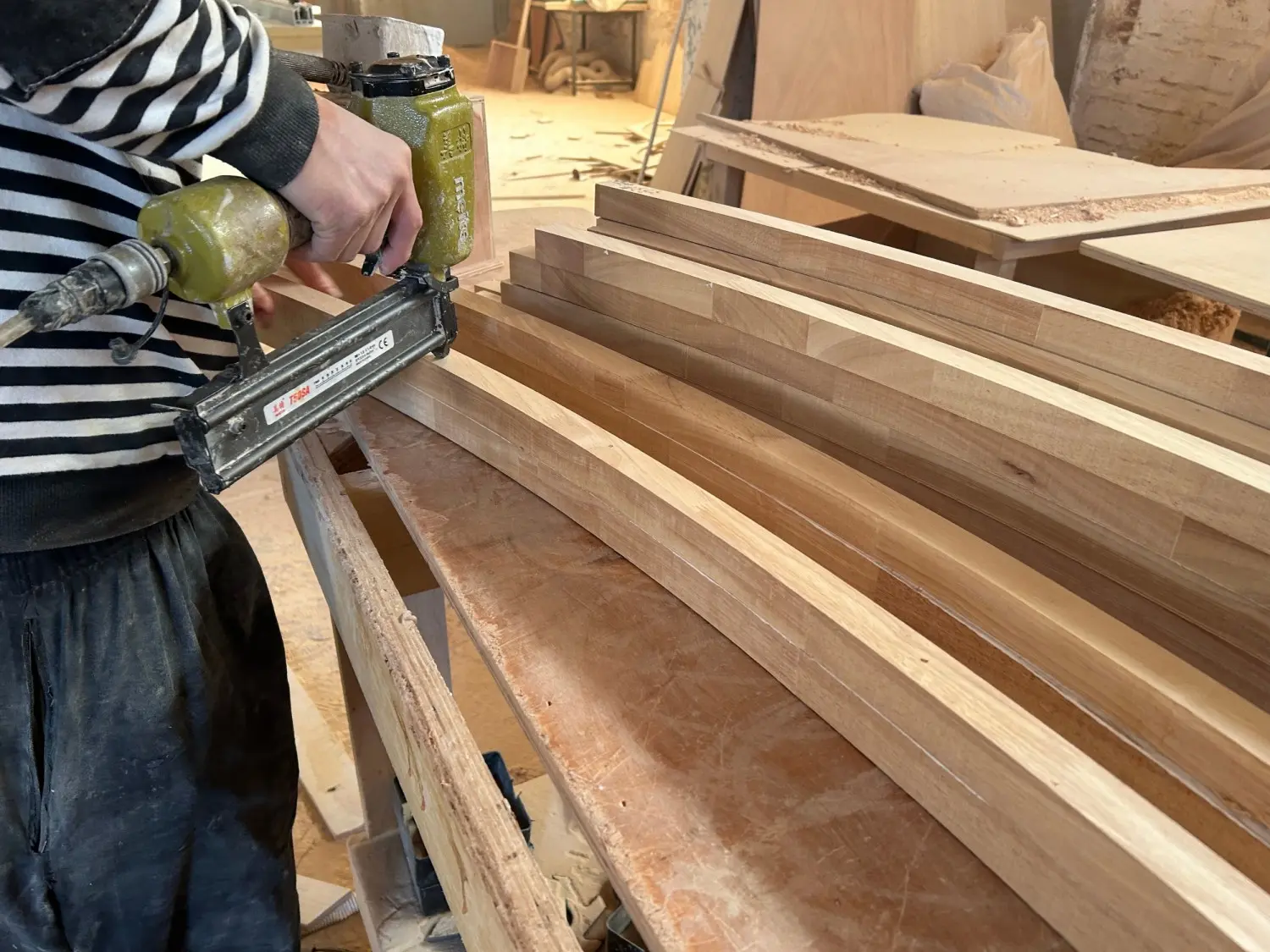 solid wood cutting restaurant furniture production