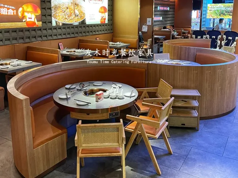 How Curved Booths Improve Fine Dining Customer Experience