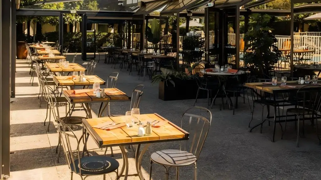 outdoor restaurant furniture